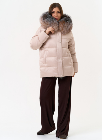 Женский пуховик с отделкой из меха блюфрост