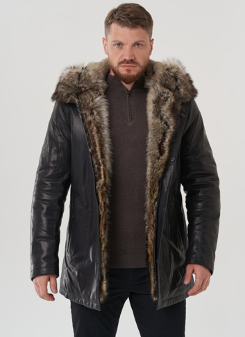 Мужская куртка с капюшоном на мехе из волка