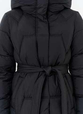 Женский пуховик с поясом
