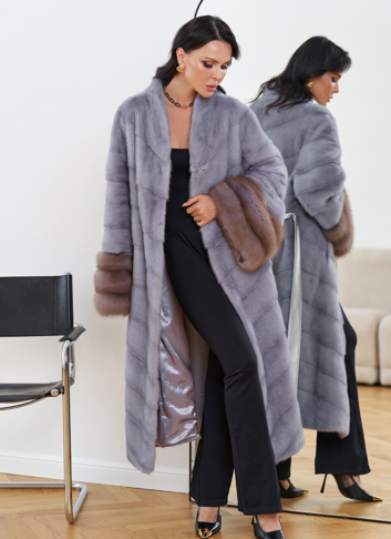 Женская шуба из меха норки с отделкой из меха куницы