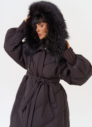 Женский пуховик с капюшоном из меха чернобурки