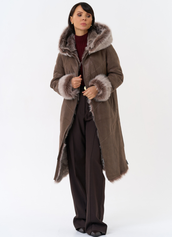 Женская натуральная дубленка с капюшоном