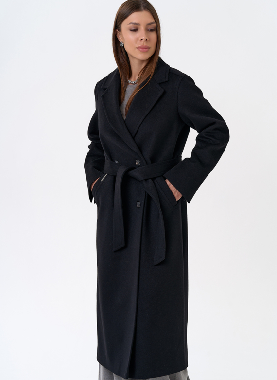 Женское пальто с английским воротником