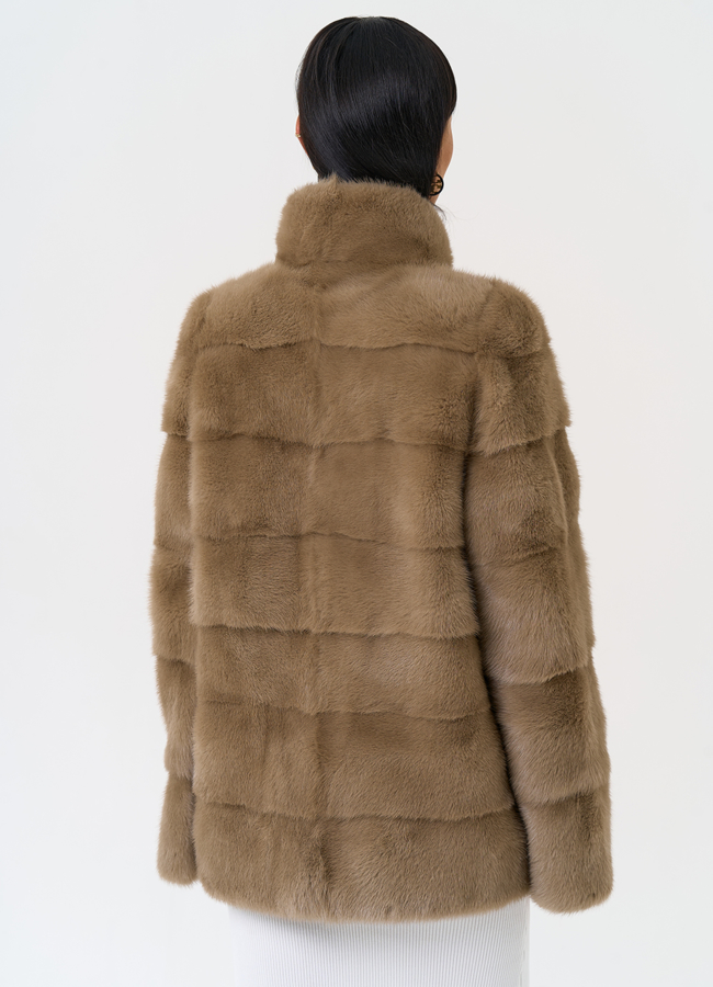 Короткая шуба из норки с воротником стойкой модель № 31329 в кредит