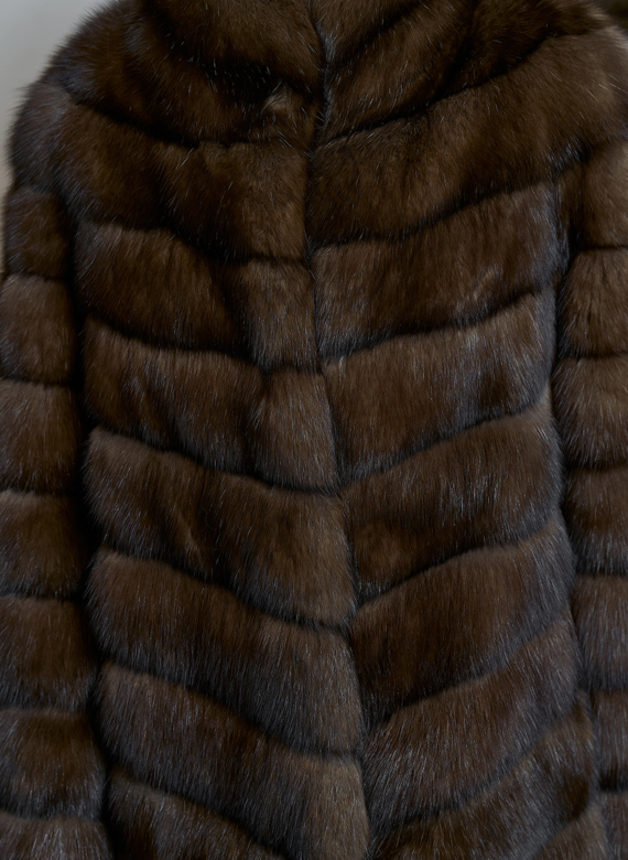 Женская шуба из соболя с воротником стойкой