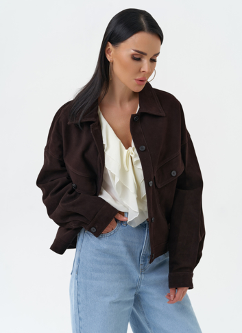 Женская куртка из натуральной замши коричневого цвета