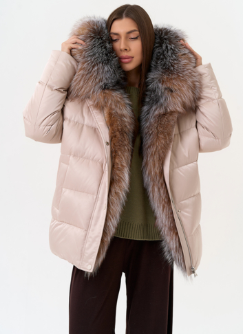 Женский пуховик с отделкой из меха блюфрост