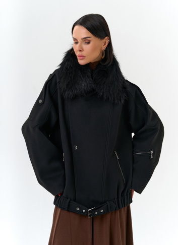 Женское укороченное пальто с отделкой из меха лисы