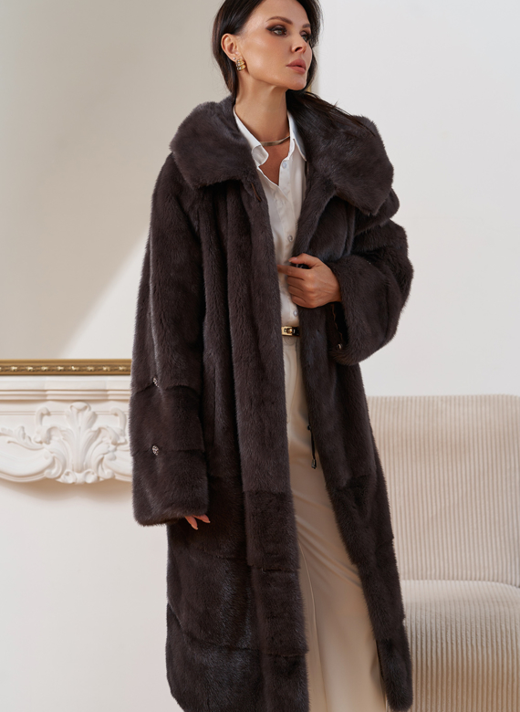Женская шуба из меха норки с капюшоном 