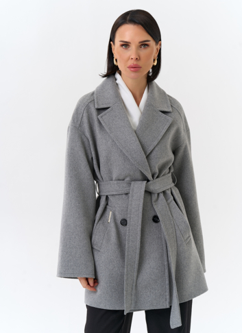 Женское укороченное пальто в сером цвете
