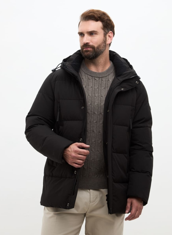 Мужской пуховик черного цвета