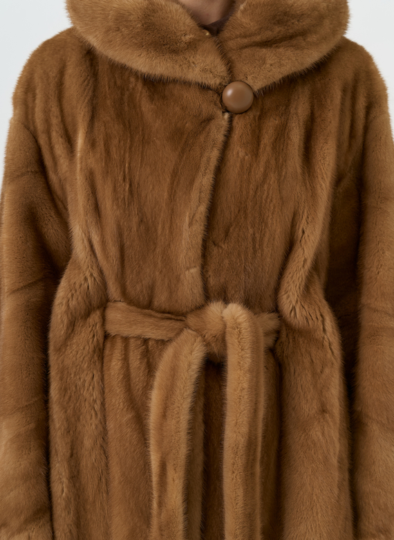 Шуба из меха норки с капюшоном