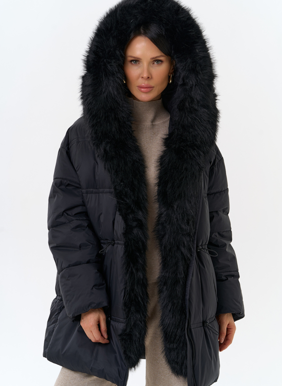 Женский пуховик с отделкой из искусственного меха