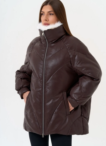 Женский пуховик из эко кожи коричневого цвета
