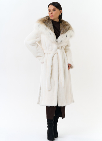 Шуба из белой  норки с капюшоном из рыси