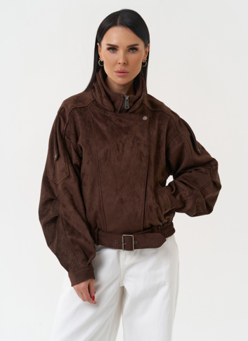 Женская куртка бомбер из эко замши коричневого цвета