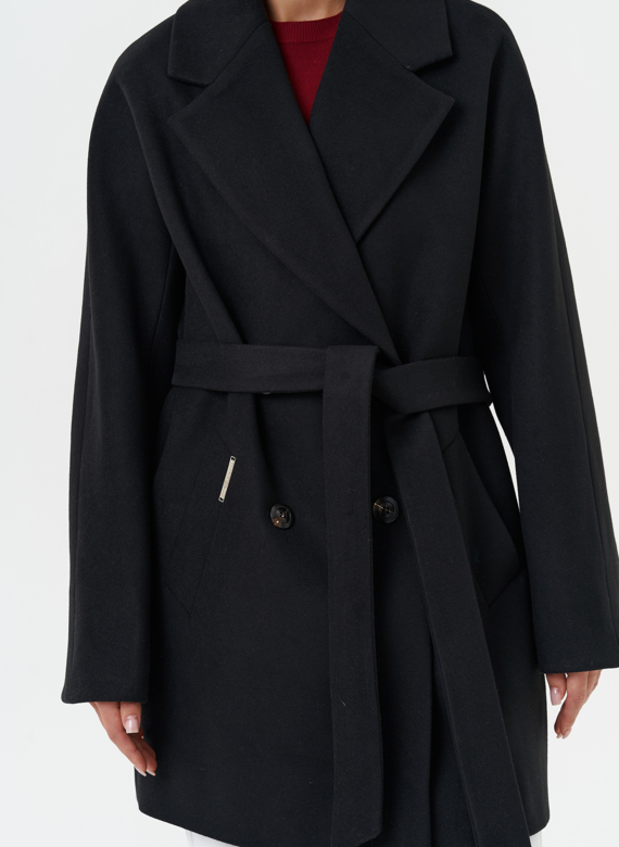Двубортное пальто с английским воротником