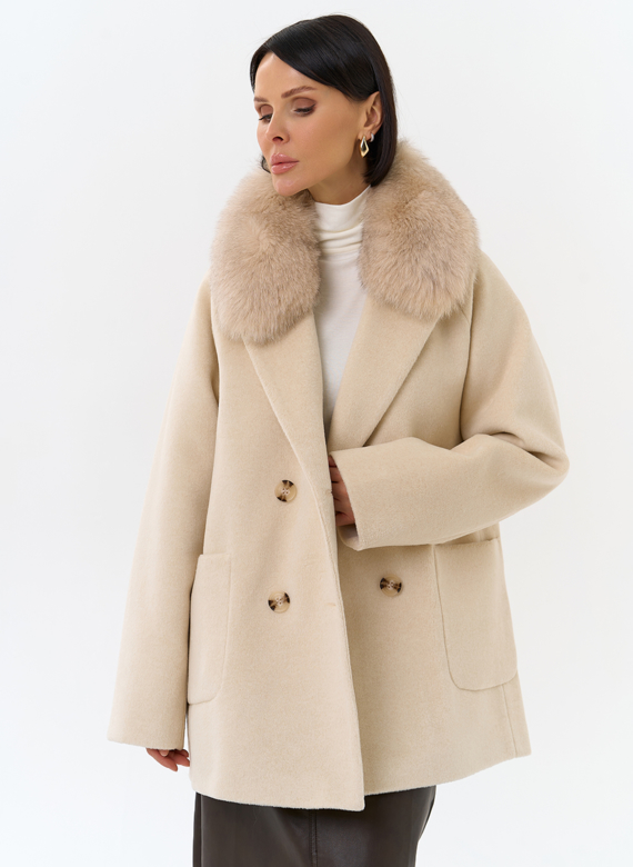 Женское утепленное пальто с отделкой из меха песца