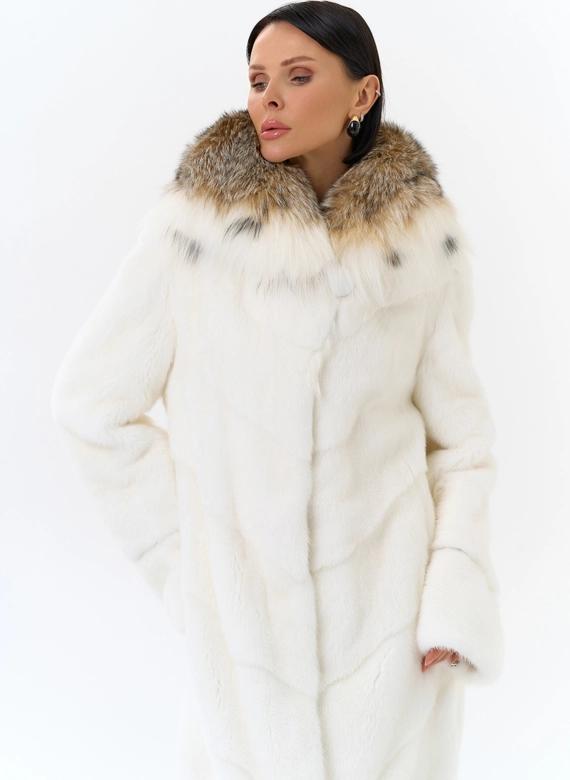 Белая шуба из норки с рысью