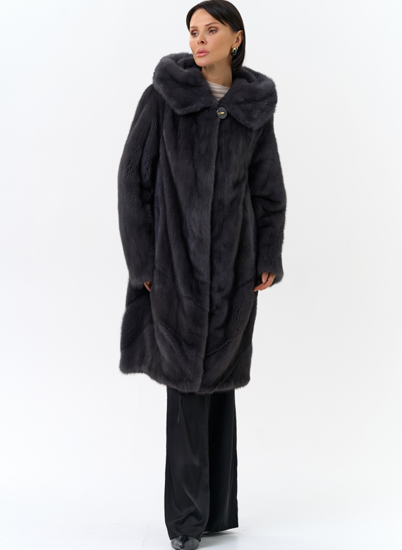 Женская шуба в сером цвете