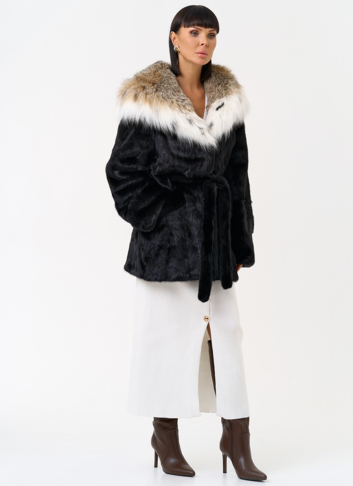 Женская шуба из меха норки с капюшоном из меха рыси