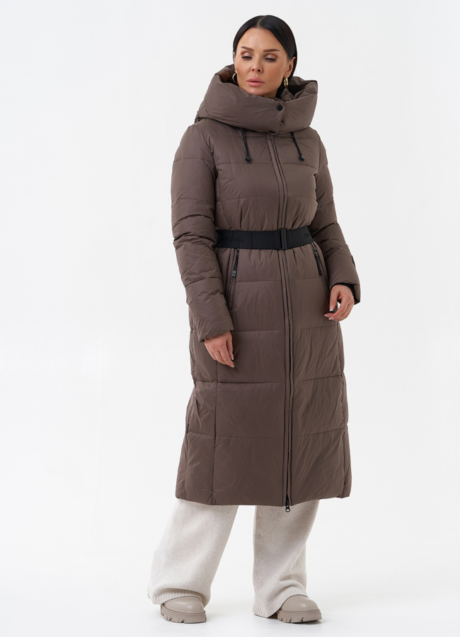 Длинный пуховик бежевого цвета модель № 29185 меха малина