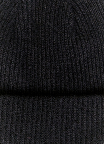 Шапка мужская черного цвета