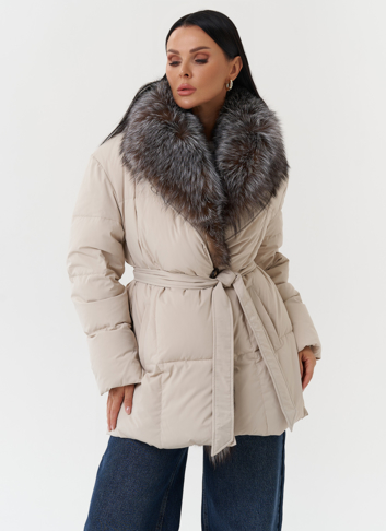 Женский пуховик с мехом чернобурки