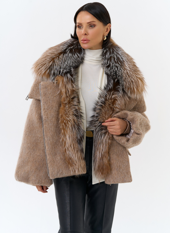 Женский пуховик с отделкой из меха блюфрост