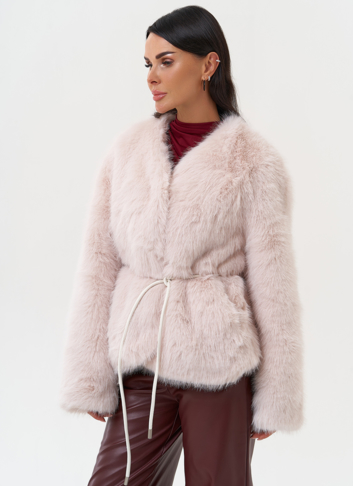 Куртка из эко меха персикового цвета