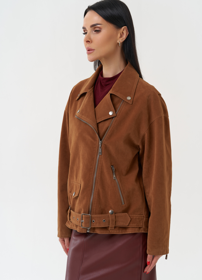 Куртка косуха из эко замши коричневого цвета модель № 30389 в рассрочку