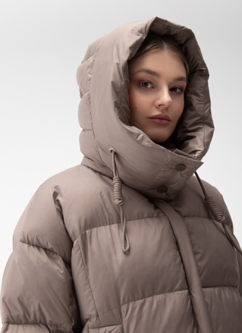 Женский пуховик с капюшоном 