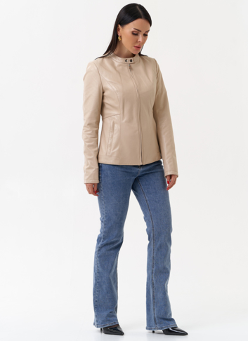 Светлая кожаная куртка