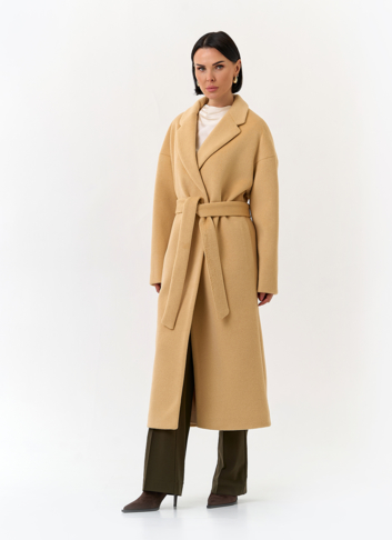 Женское пальто с английским воротником