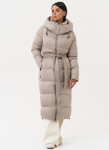 Длинный женский пуховик в бежевом цвете